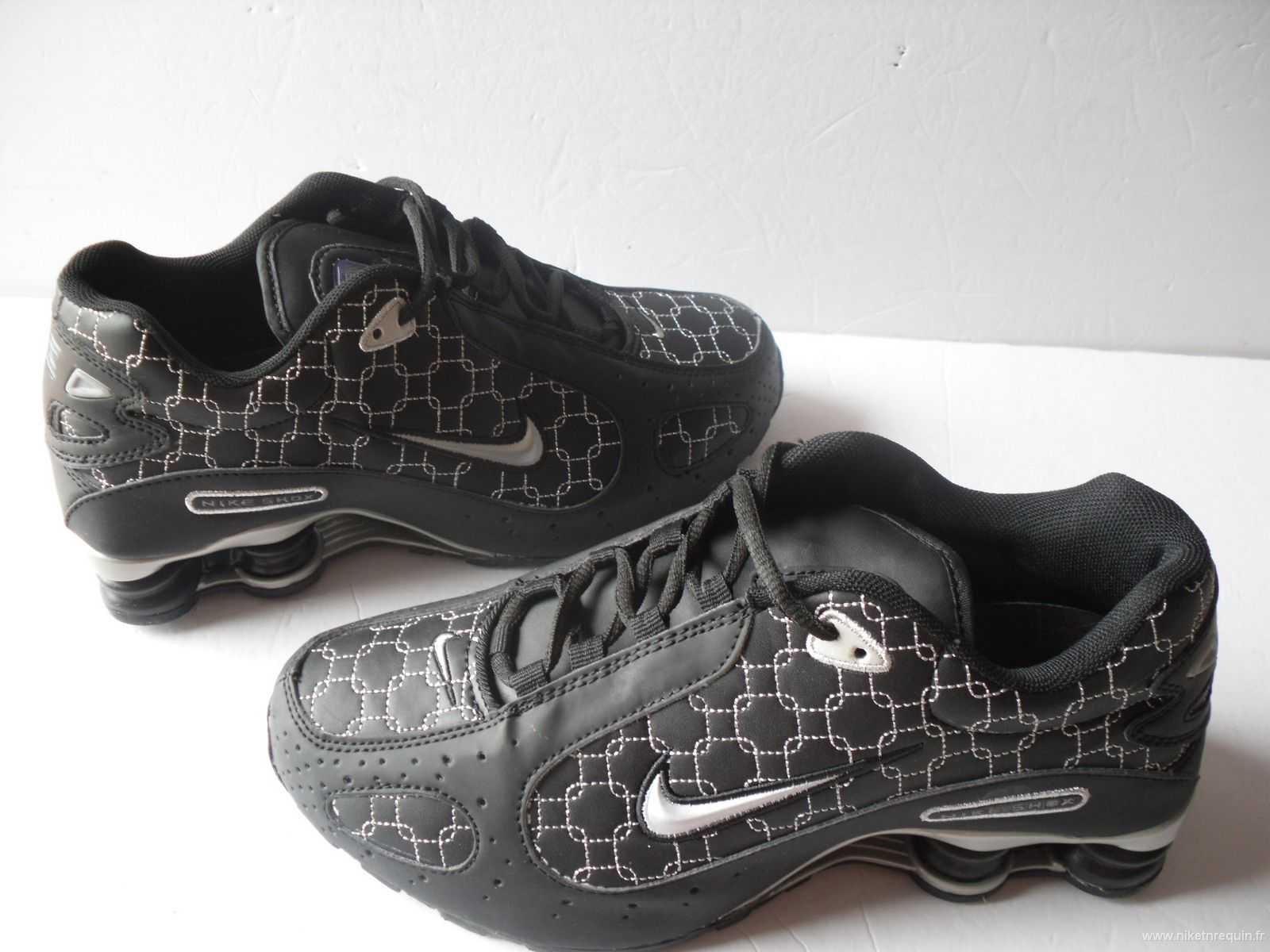 noir Nike Shox R4 chaussures demon (2).JPG